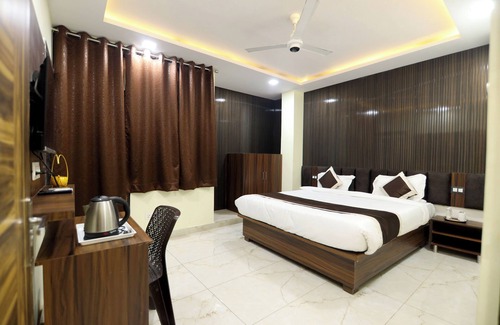 Kalyanpur House | This room features a spacious king-sized bed, designed for maximum comfort
