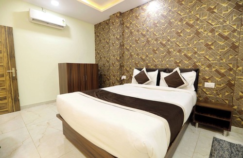 Kalyanpur House | This room features a spacious king-sized bed, designed for maximum comfort