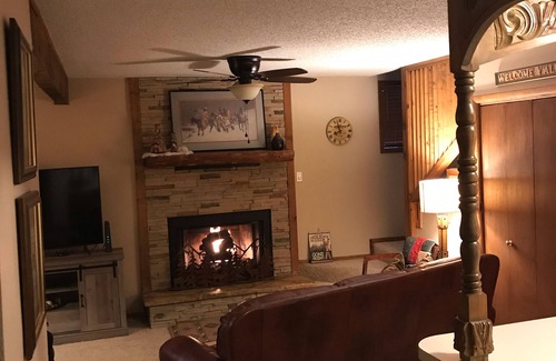 Ruidoso Condo | This Ruidoso condo is located in the picturesque Sierra Blanca mountains.
