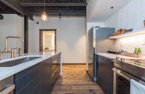 Historic South Hill Apartment | This serviced apartment is a 1 bedroom(s), 1 bathrooms, located in Lexington, KY.
