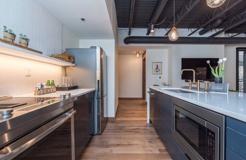 Downtown Apartment | This serviced apartment is a 2 bedroom(s), 2 bathrooms, located in Lexington, KY.