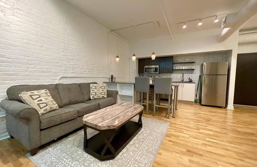 Old Market Apartment | This serviced apartment is a 2 bedroom(s), 2 bathrooms, located in Omaha, NE.