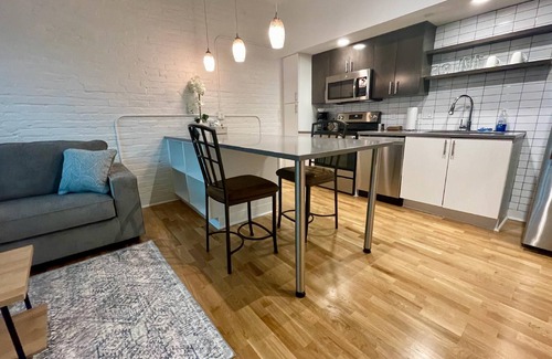 Old Market Apartment | This serviced apartment is a 2 bedroom(s), 2 bathrooms, located in Omaha, NE.