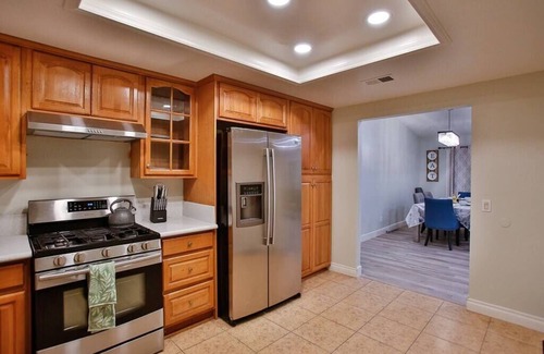 Valle Lindo House | This Single Family house was just recently completely remodeled.