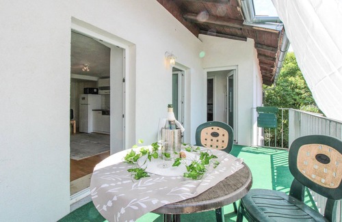 Degerndorf Apartment | This spacious and bright vacation apartment welcomes you near the Starnberg Lake.