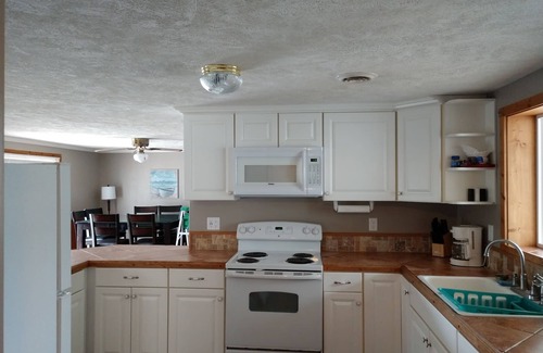 Custer Cottage | This spacious cottage is the perfect place for a family vacation.