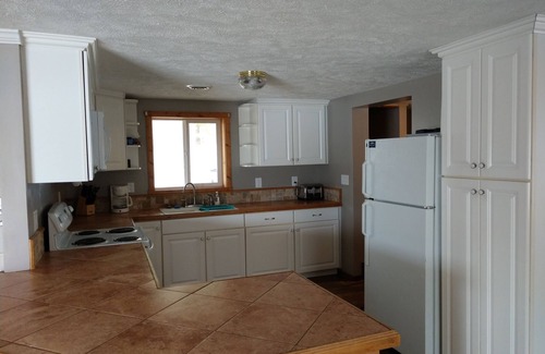 Custer Cottage | This spacious cottage is the perfect place for a family vacation.