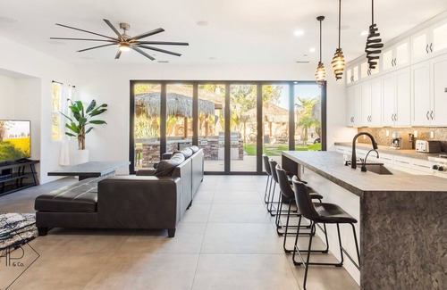 Fallbrook House | This spacious, newly renovated modern home is all about indoor/outdoor living !