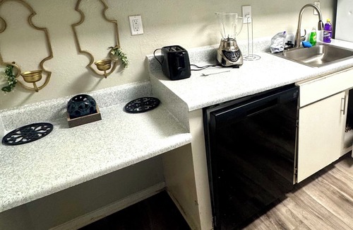 Pine Lake Apartment | This stylish loft home is nestled on the vibrant Memorial Drive/Atlanta area!