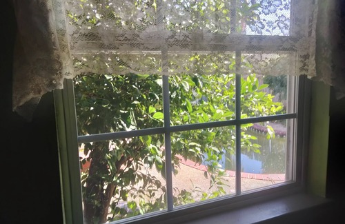 Marrero House | This stylish space has a hometown vibe w/inexpensive transport to downtown NOLA