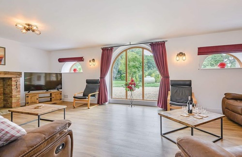 Wisbech Cottage | This superb, barn conversion is a perfect getaway for families and couples.