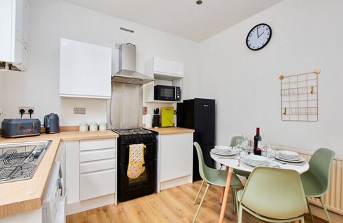 Sheffield House | This townhouse is a 2 bedroom(s), 1 bathrooms, located in South Yorkshire, England.