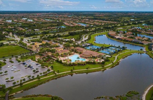 Gran Paradiso House | This townhouse is a 3 bedroom(s), 2.5 bathrooms, located in Venice, FL.