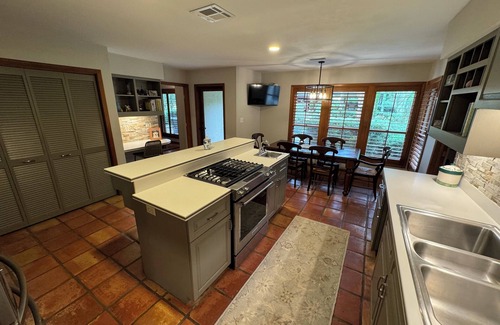 Fellowship House | This tranquil retreat accommodates 14 guests, pool, spa and concierge service.