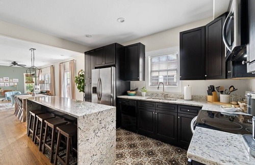 Kessler Apartment | This triplex is a 4 bedroom(s), 2 bathrooms, located in Dallas, TX.