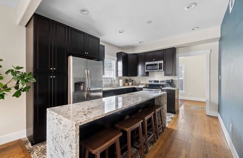 Kessler Apartment | This triplex is a 4 bedroom(s), 2 bathrooms, located in Dallas, TX.