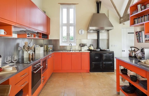 Laverton House | This unique property is an all-mod-cons holiday home with five bedrooms.