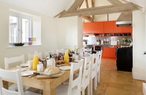 Laverton House | This unique property is an all-mod-cons holiday home with five bedrooms.