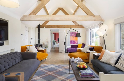 Laverton House | This unique property is an all-mod-cons holiday home with five bedrooms.