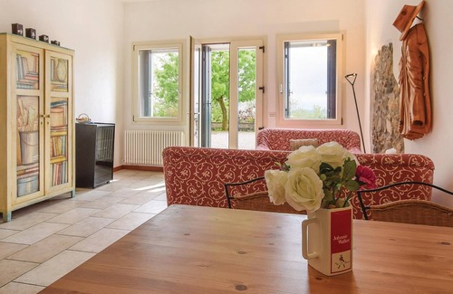 Isola Vicentina Apartment | This vacation apartment on two floors is located in a wing of a country house from the 19th century,