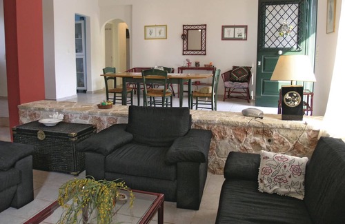 Kandia Apartment | This vacation apartment is located in the quiet and rural southwest of Nafplio, near the beaches of