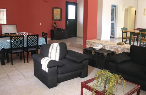 Kandia Apartment | This vacation apartment is located in the quiet and rural southwest of Nafplio, near the beaches of