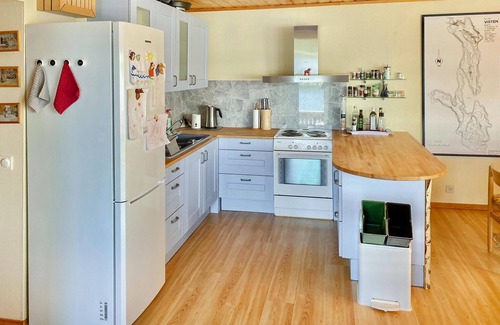 Ostra Amtervik House | This vacation home right on Lake Visten will delight any angler