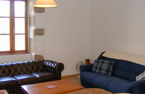 Villechenoux House | This vacation home awaits you in Nantiat, 30 km from Limoges.