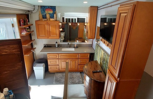 Westside Costa Mesa House | This Venue is set up for hourly rates and/or overnights. Capacity 70 guests