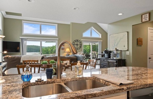 La Follette Villa | This villa is a 5 bedroom(s), 4.5 bathrooms, located in LaFollette, TN.