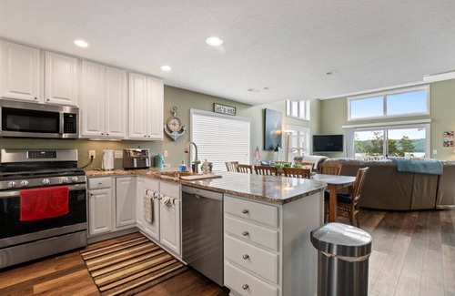 La Follette Villa | This villa is a 5 bedroom(s), 4.5 bathrooms, located in LaFollette, TN.