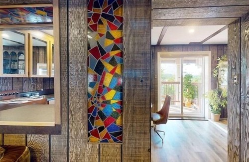 Wollaston Villa | This villa is a 7 bedroom(s), 5.5 bathrooms, located in Coe Hill, Ontario.