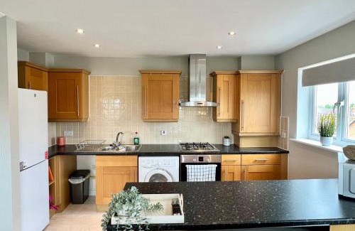 Hatfield Apartment | This weekend! Two double rooms with parking in quiet well-kept flat