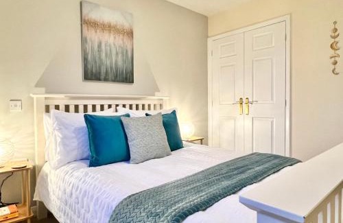 Hatfield Apartment | This weekend! Two double rooms with parking in quiet well-kept flat