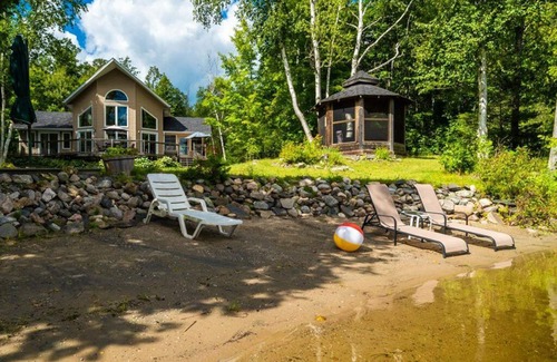 Arden Cottage | This well equipped lake house has a private beach and all-day sun.