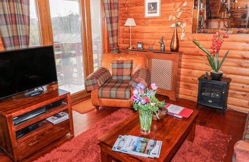 Sandyhills Cottage | THISTLE DUBH ("DOO"), pet friendly, with a garden in Colvend