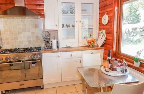 Sandyhills Cottage | THISTLE DUBH ("DOO"), pet friendly, with a garden in Colvend