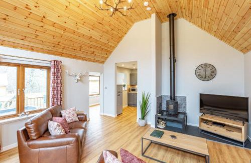 East Lewiston House | Thistle Lodge 21 with Hot Tub