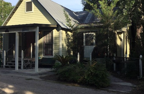 Steinhatchee Cottage | Thomas' Store- Remodeled in Oct 2021, pet friendly