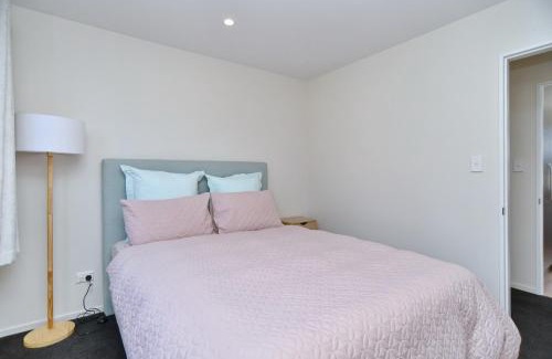 Spreydon House | Thomas Townhouse - Christchurch Holiday Homes