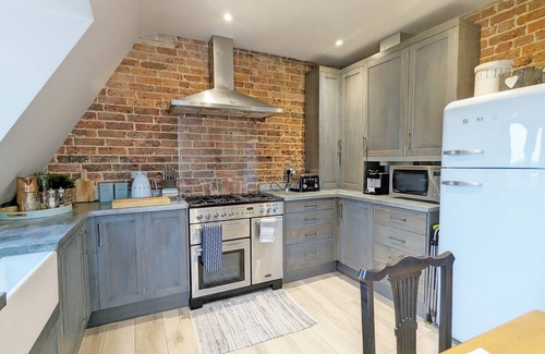 Midhurst Cottage | Thomond House, Midhurst - a flat that sleeps 4 guests in 2 bedrooms