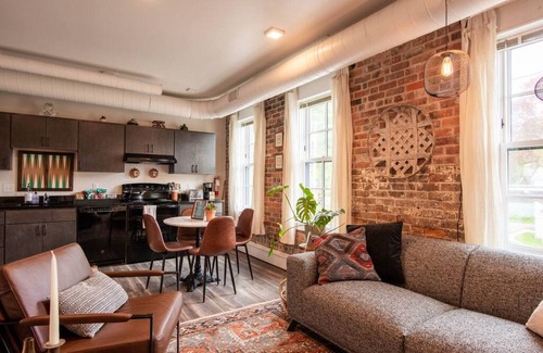 Ypsilanti Apartment | Thompson 212 · Thompson Block Loft - Modern and Historic