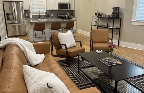 Manhattan Apartment | Thompson House #2-Overlooking City Park. Walk to Campus, Aggieville & Downtown