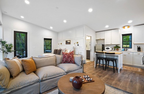 Laurelville Cabin | Thompson Oasis | Modern Couples Cabin