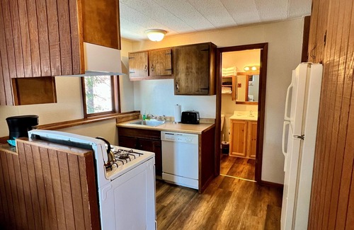 Grand Marais Hotel | Thomsonite Beach Inn