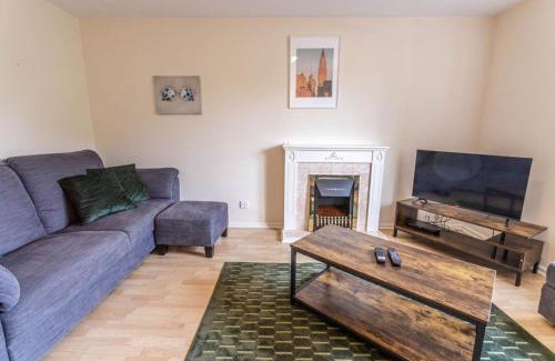 Swindon Apartment | Thorley Apartment in North Swindon, Sleeps 4 in 2 bedrooms, Long Stay Disc, Parking