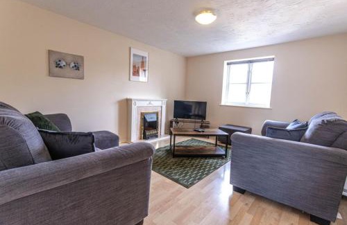 Swindon Apartment | Thorley Apartment in North Swindon, Sleeps 4 in 2 bedrooms, Long Stay Disc, Parking