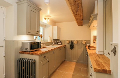 Fairford Cottage | THORN COTTAGE, family friendly, character holiday cottage in Fairford