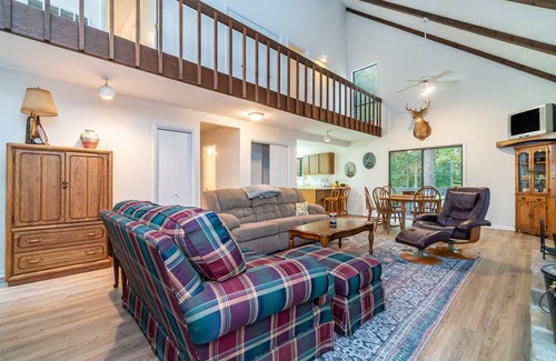 Spotsylvania Cabin | Thornburg Lodge - Lakefront Resort