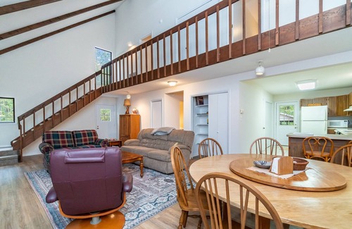 Spotsylvania Cabin | Thornburg Lodge - Lakefront Resort